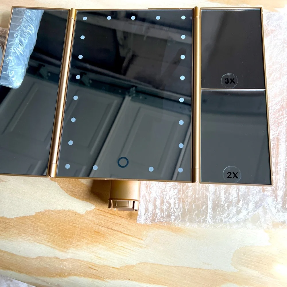 Lighted‎ make up mirror